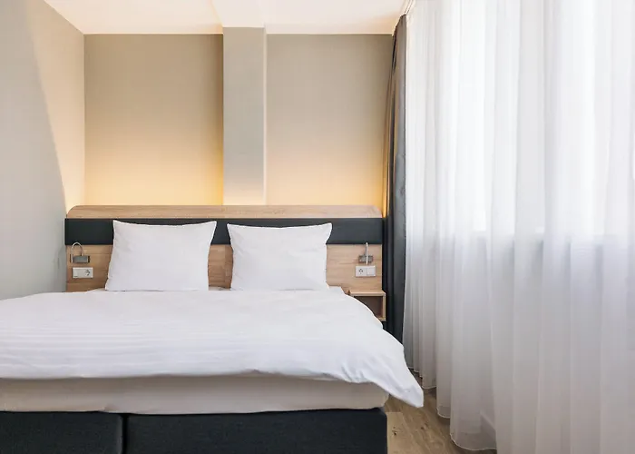 Отель Homaris The Corner - Self-check In 3*